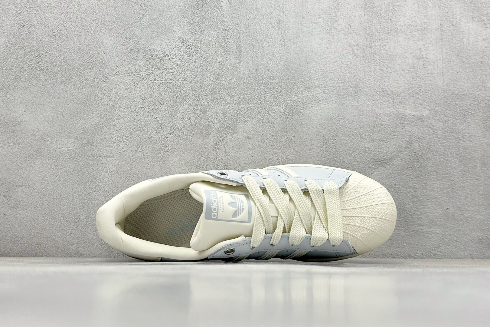  
Adidas Originals SUPERSTAR
渠道正品订单 诠释市场最高工艺水平
贝壳头经典