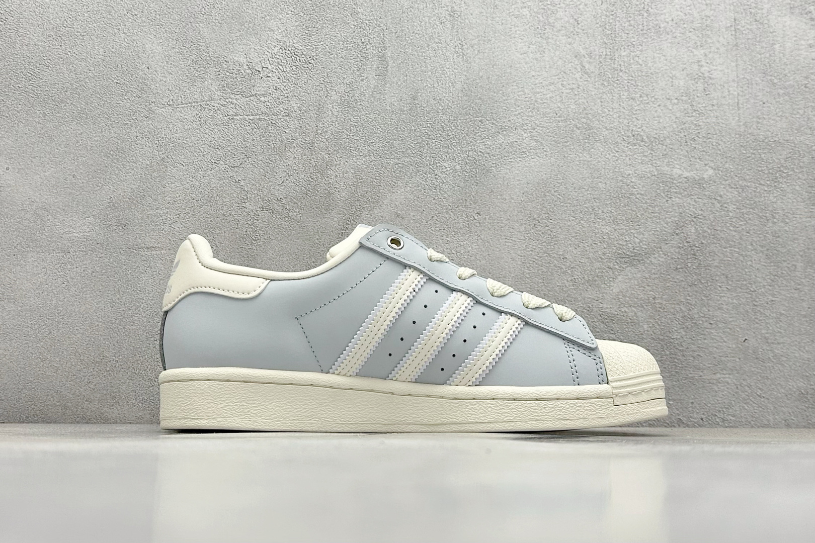  
Adidas Originals SUPERSTAR
渠道正品订单 诠释市场最高工艺水平
贝壳头经典