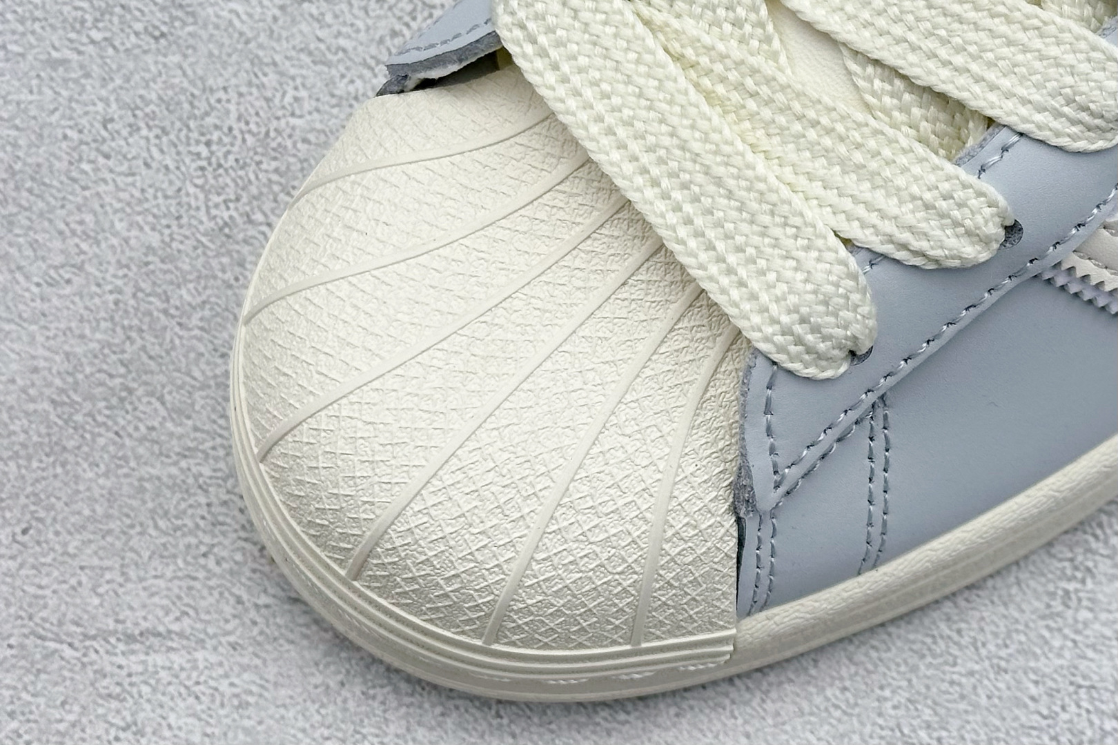  
Adidas Originals SUPERSTAR
渠道正品订单 诠释市场最高工艺水平
贝壳头经典