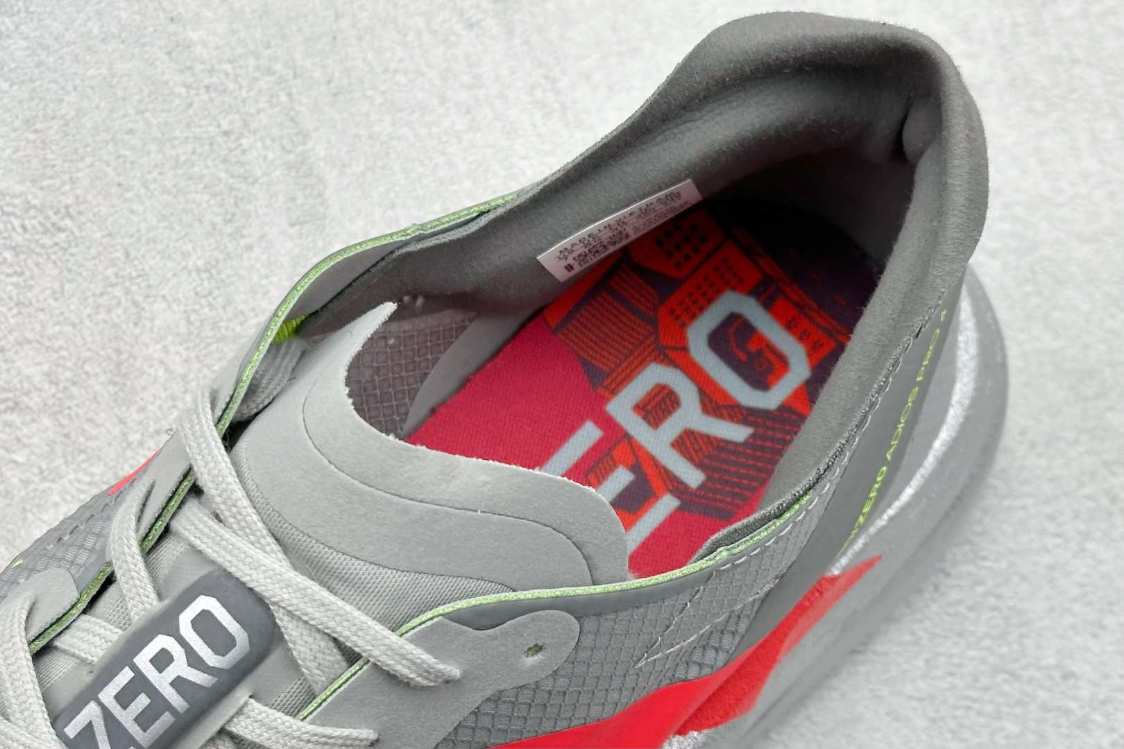  
AD Adizero Adios 4 M轻盈跑鞋
耐磨减震专业跑步鞋 
冲向目标，一路向前，不断挑战