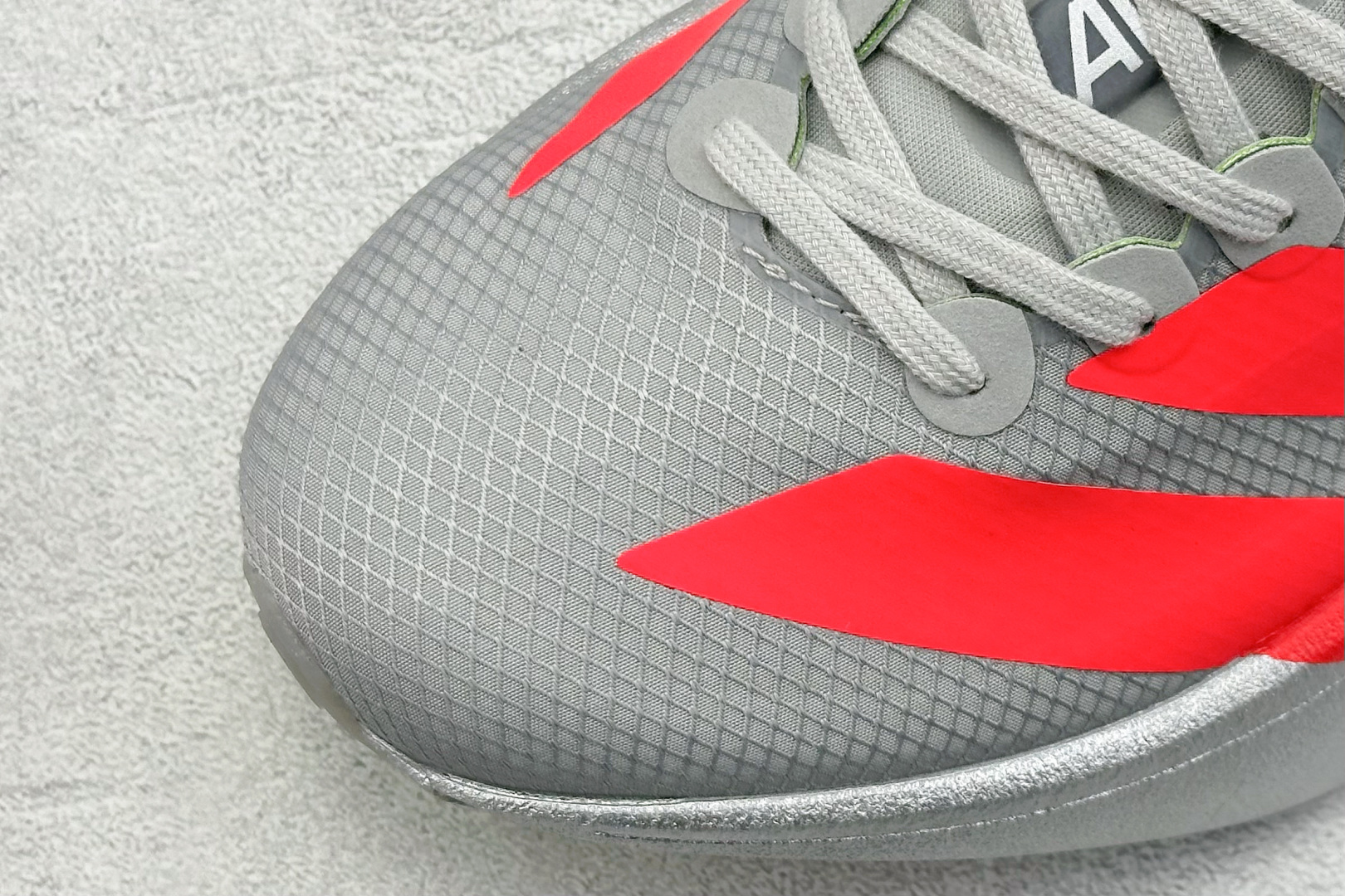  
AD Adizero Adios 4 M轻盈跑鞋
耐磨减震专业跑步鞋 
冲向目标，一路向前，不断挑战