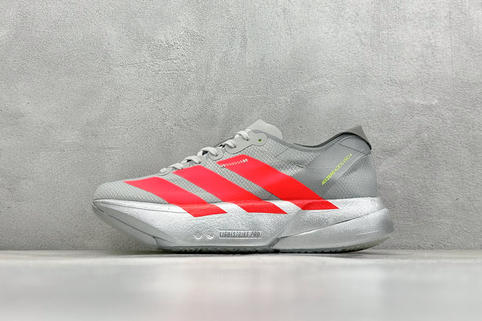  
AD Adizero Adios 4 M轻盈跑鞋
耐磨减震专业跑步鞋 
冲向目标，一路向前，不断挑战