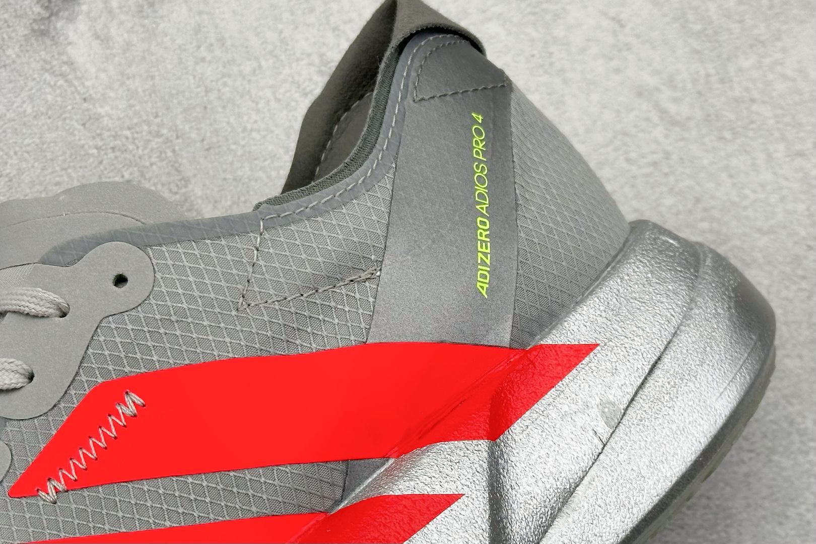  
AD Adizero Adios 4 M轻盈跑鞋
耐磨减震专业跑步鞋 
冲向目标，一路向前，不断挑战