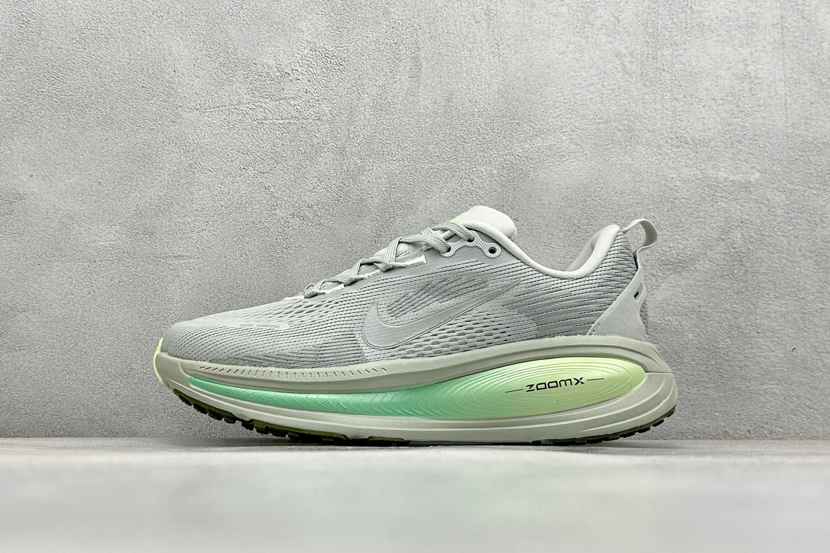  
Nk Air Zoom Vomero 18 登月18 2025新款缓震休闲跑鞋
#内置全新缓震Zo
