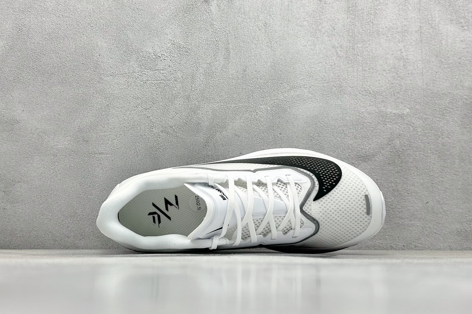  
Nk Zoom Fly 6 耐克超弹轻盈跑步鞋
#鞋款搭载 Flyknit 材料 打造出众弹性 易