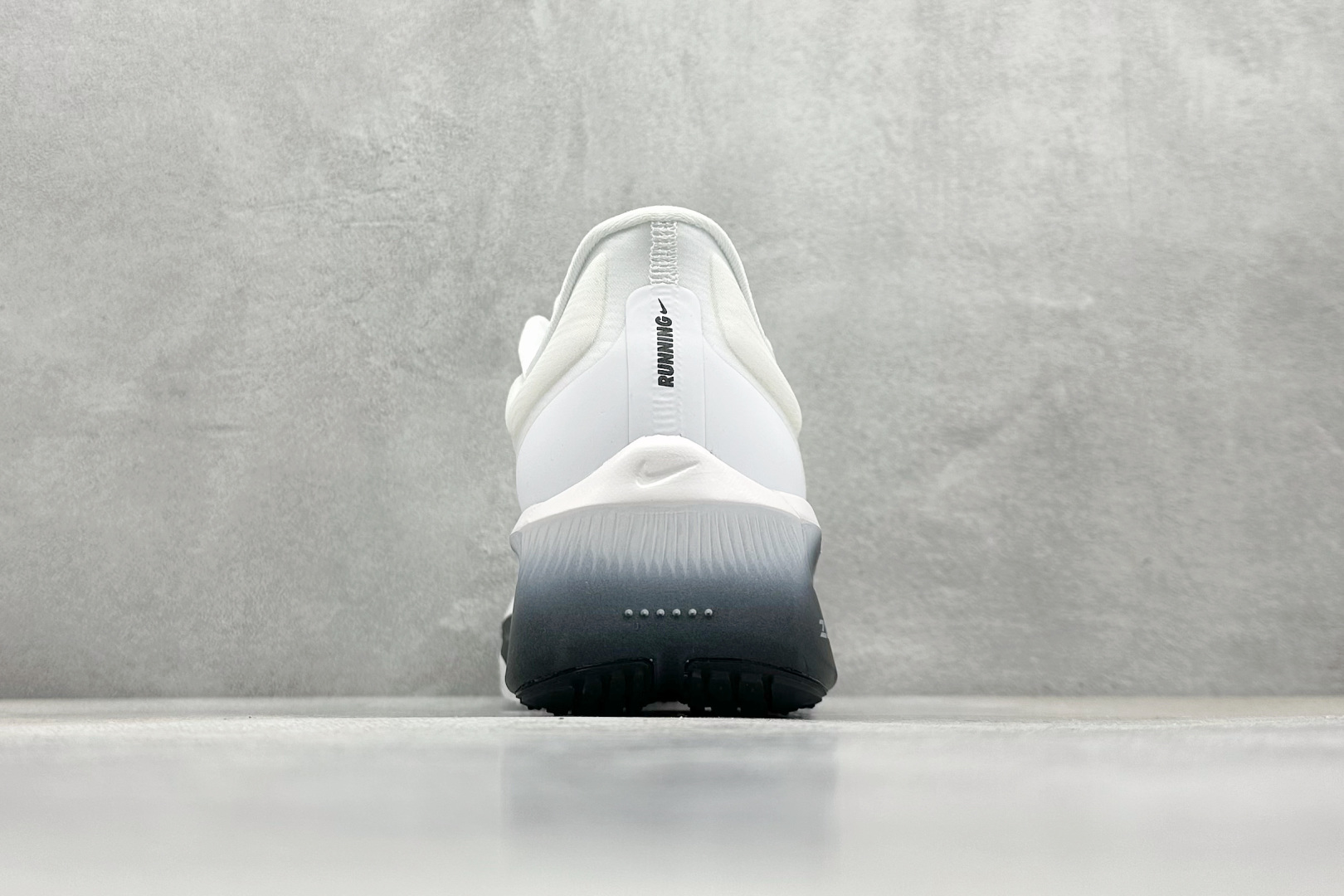  
Nk Zoom Fly 6 耐克超弹轻盈跑步鞋
#鞋款搭载 Flyknit 材料 打造出众弹性 易
