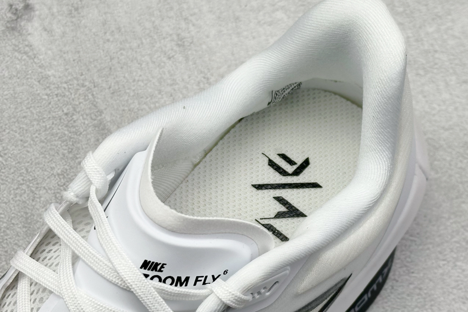  
Nk Zoom Fly 6 耐克超弹轻盈跑步鞋
#鞋款搭载 Flyknit 材料 打造出众弹性 易