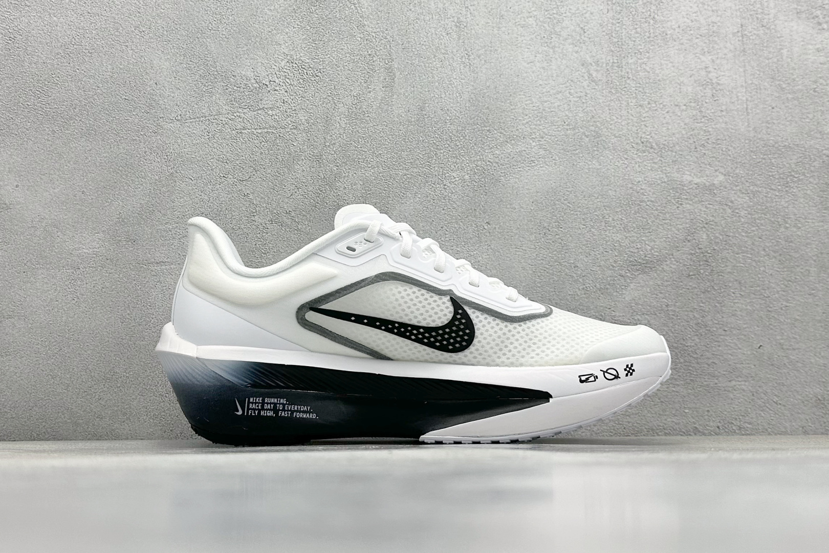  
Nk Zoom Fly 6 耐克超弹轻盈跑步鞋
#鞋款搭载 Flyknit 材料 打造出众弹性 易