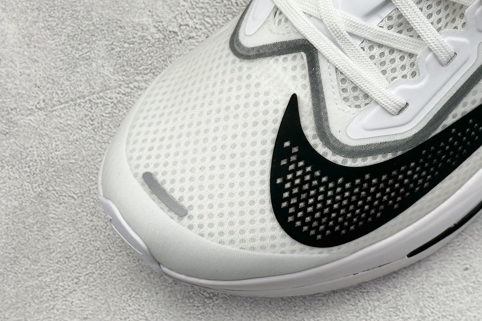  
Nk Zoom Fly 6 耐克超弹轻盈跑步鞋
#鞋款搭载 Flyknit 材料 打造出众弹性 易