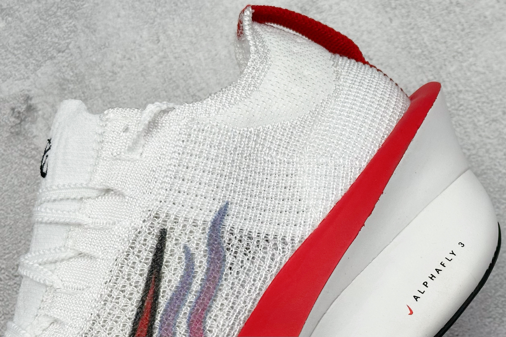 NK Air Zoom Alphafly NEXT% 3 2025
减震马拉松跑步鞋 内置真碳
首