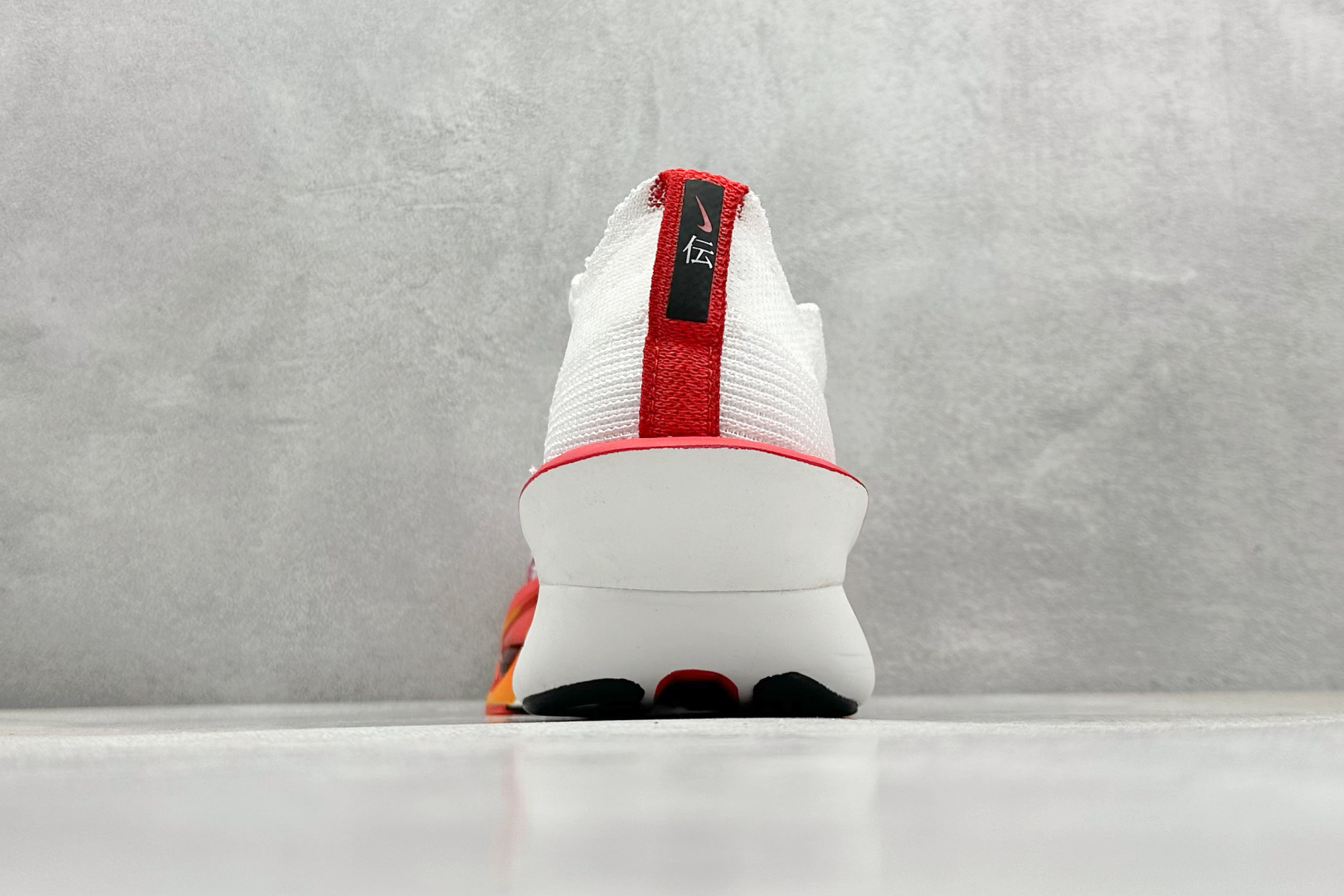 NK Air Zoom Alphafly NEXT% 3 2025
减震马拉松跑步鞋 内置真碳
首