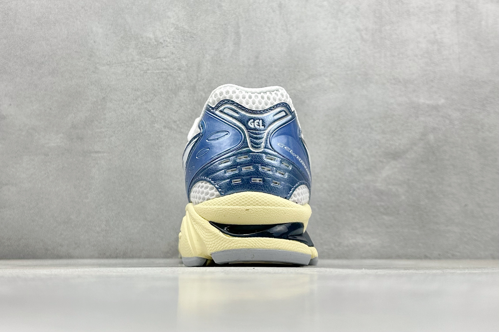  
GW Asics Gel-Kayano 14 亚瑟士运动休闲透气专业跑鞋 
采用工程弹性双层再生针织