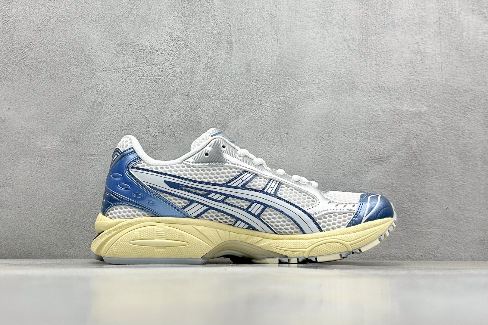  
GW Asics Gel-Kayano 14 亚瑟士运动休闲透气专业跑鞋 
采用工程弹性双层再生针织