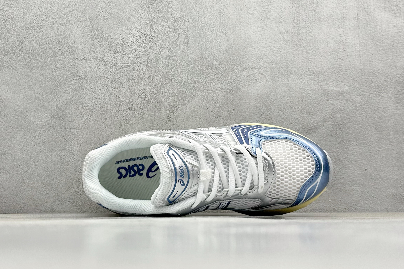  
GW Asics Gel-Kayano 14 亚瑟士运动休闲透气专业跑鞋 
采用工程弹性双层再生针织