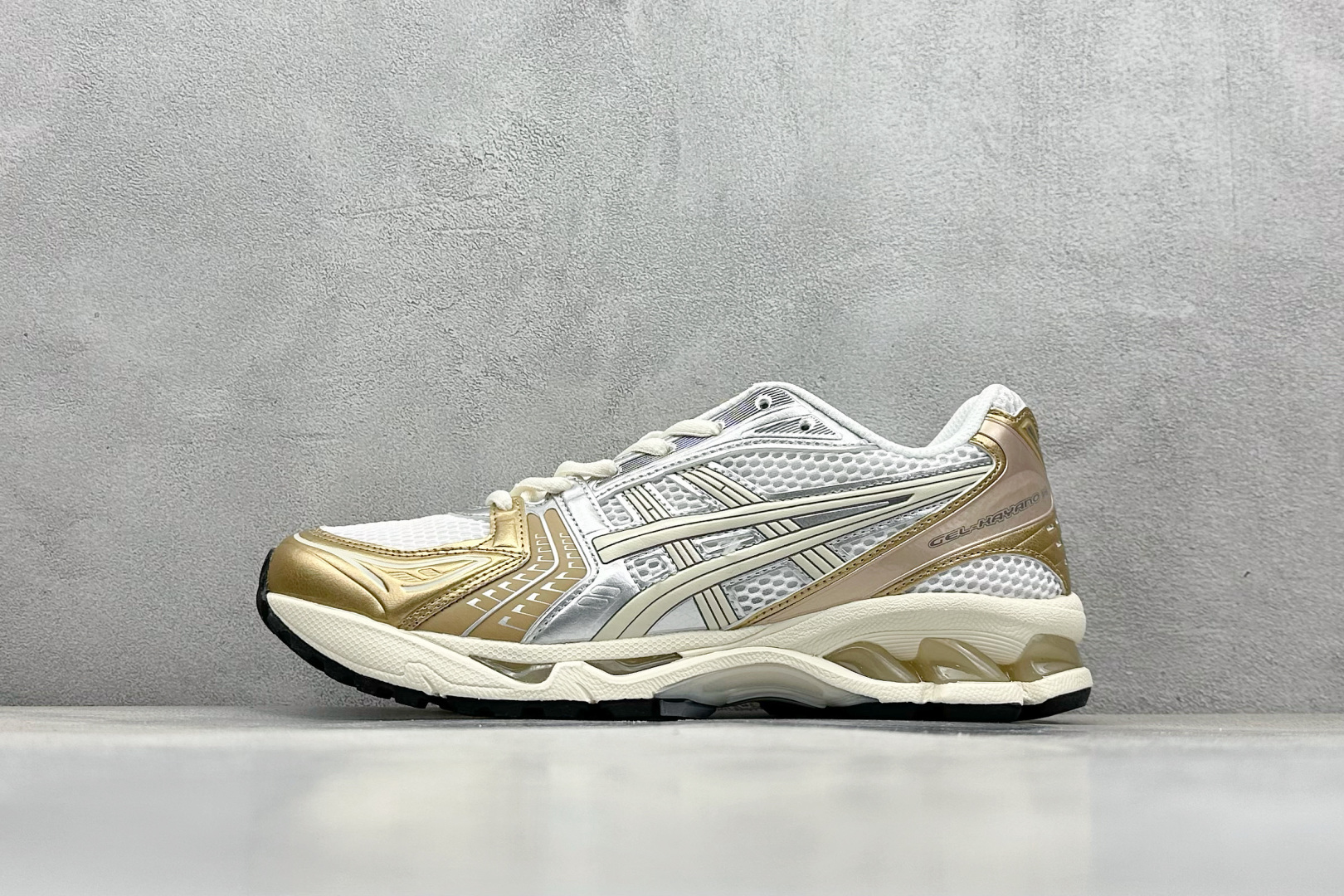  
GW Asics Gel-Kayano 14 亚瑟士运动休闲透气专业跑鞋 
采用工程弹性双层再生针织