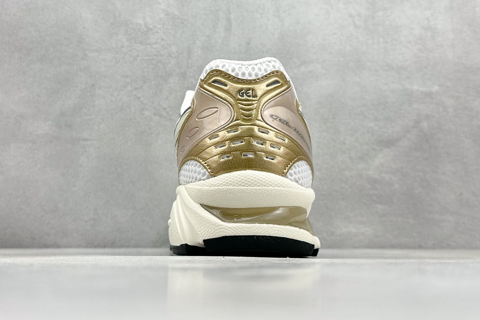  
GW Asics Gel-Kayano 14 亚瑟士运动休闲透气专业跑鞋 
采用工程弹性双层再生针织