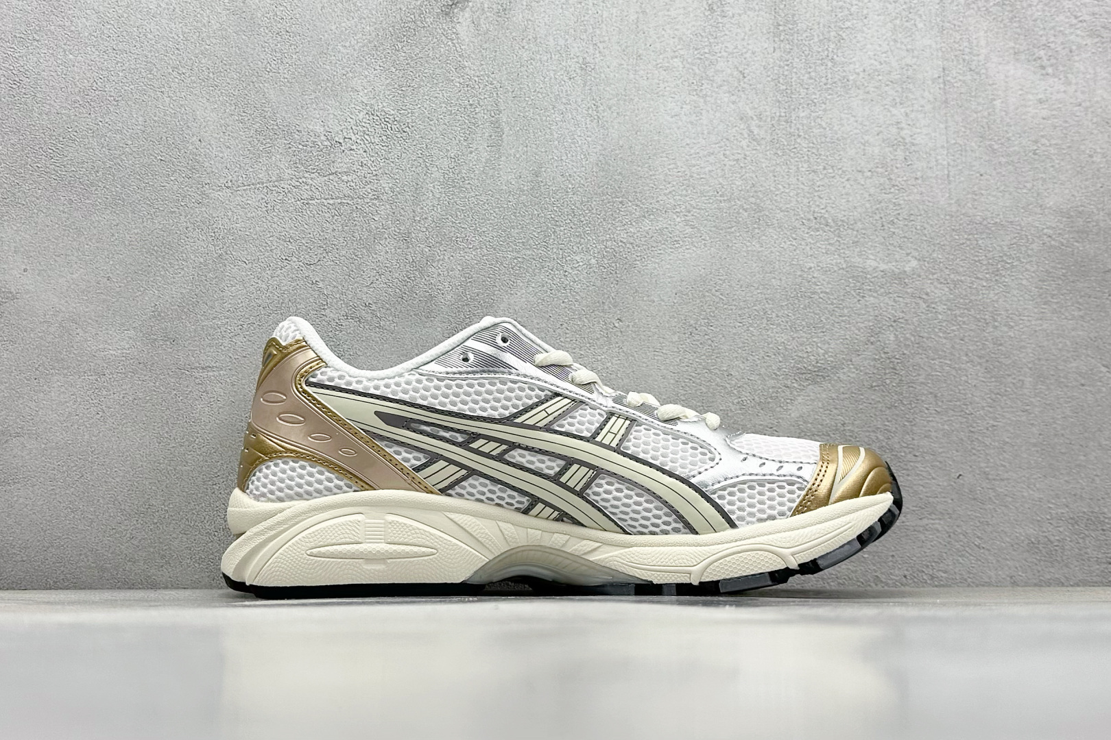  
GW Asics Gel-Kayano 14 亚瑟士运动休闲透气专业跑鞋 
采用工程弹性双层再生针织