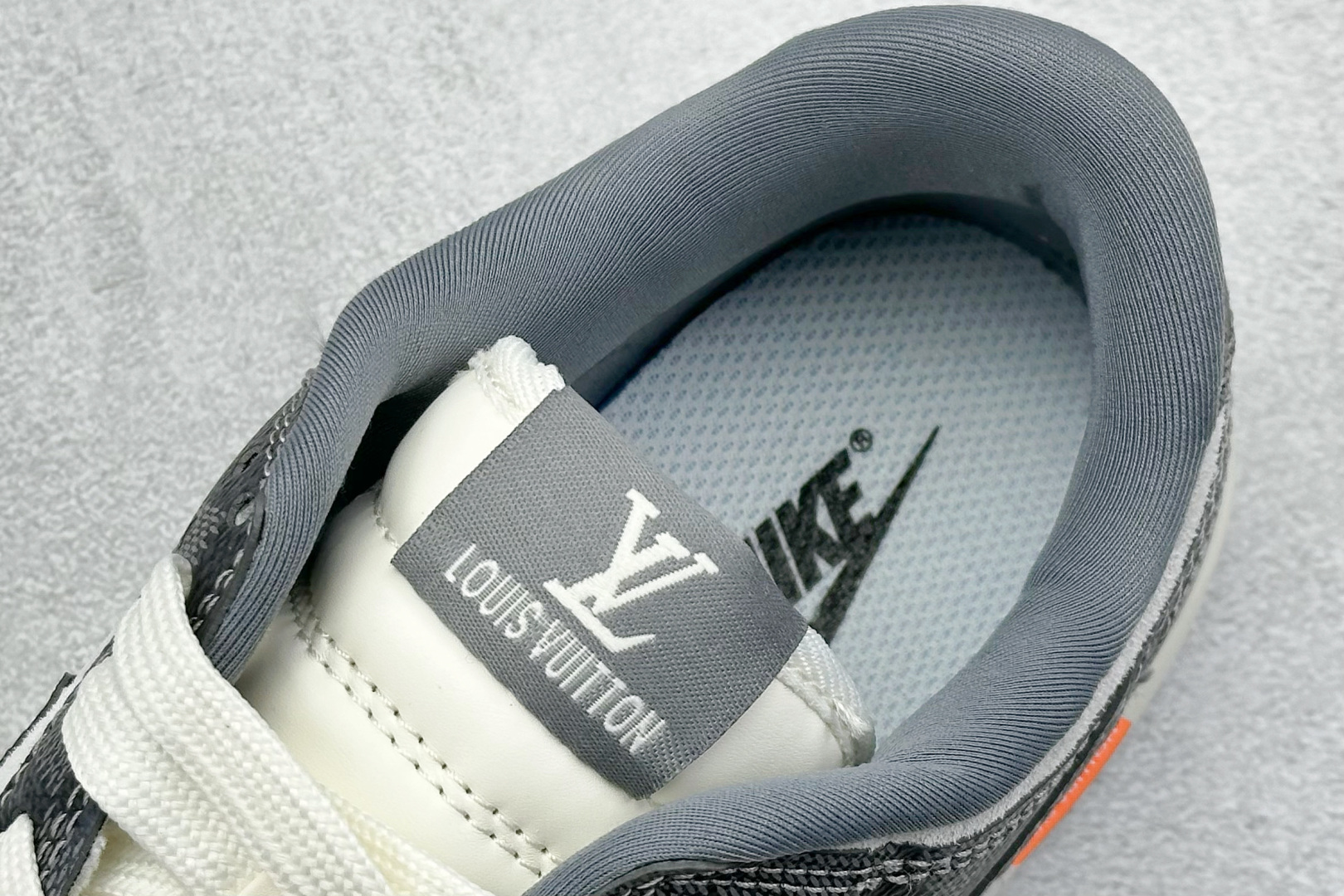  
NIKE SB Dunk Low x Louis Vuitton 
公司级出品 极力推荐
原装头层材