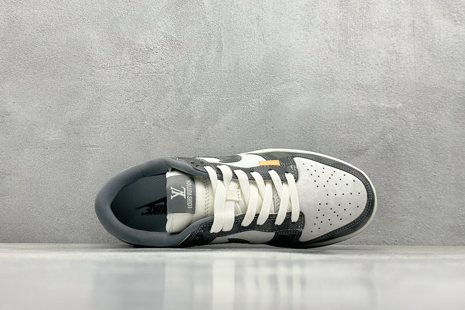 
NIKE SB Dunk Low x Louis Vuitton 
公司级出品 极力推荐
原装头层材