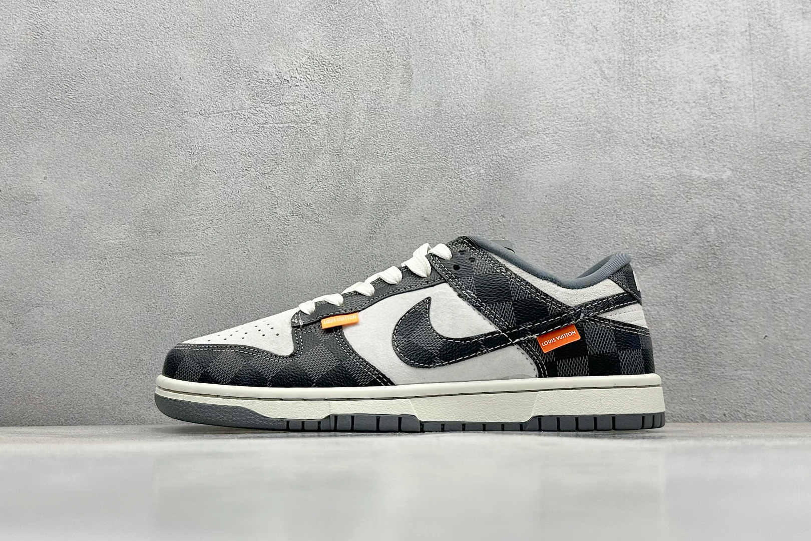  
NIKE SB Dunk Low x Louis Vuitton 
公司级出品 极力推荐
原装头层材