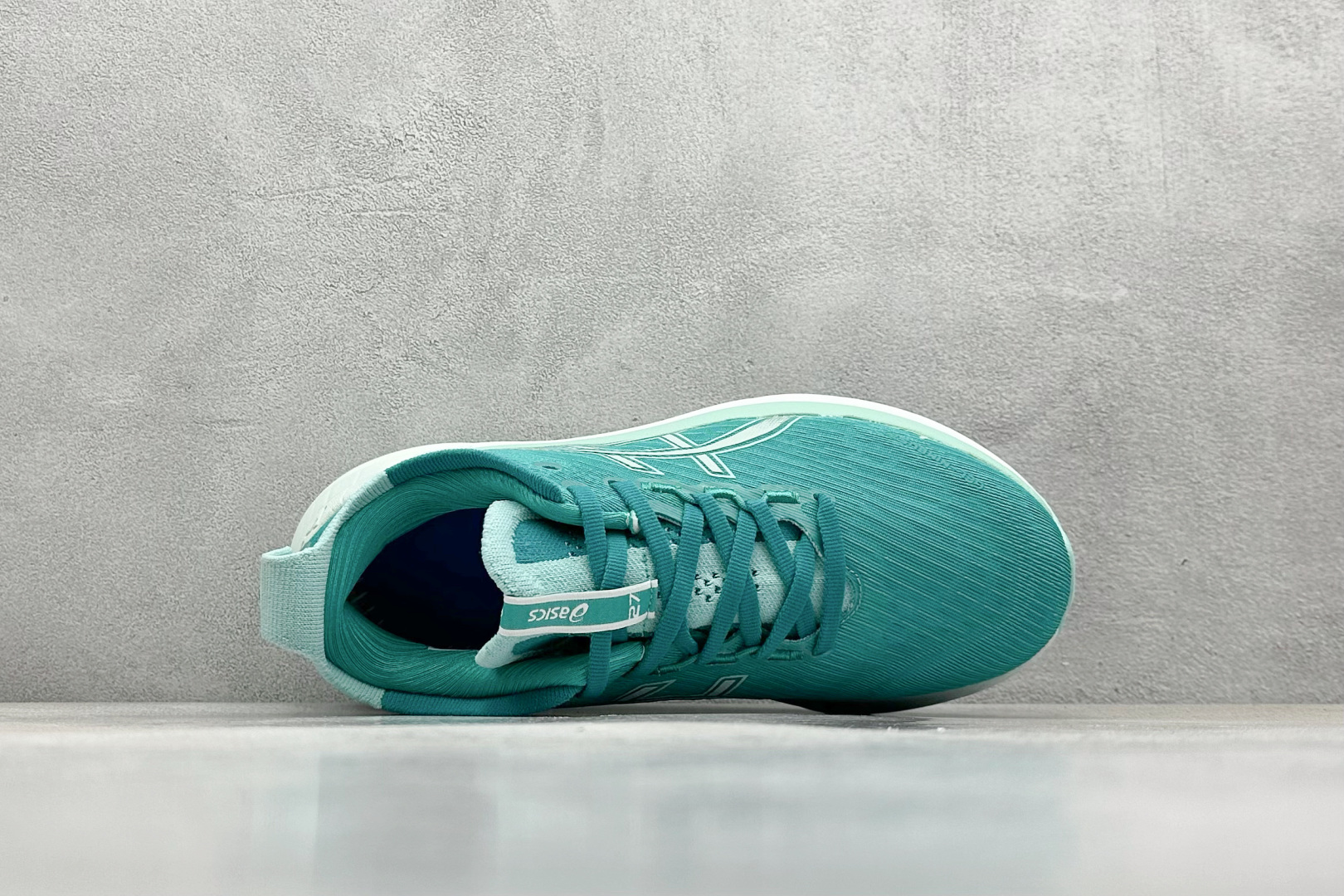  
Asics Gel-Nimbus 27 亚瑟士复古透气休闲鞋缓震男子耐磨跑步鞋 


尺码：36-