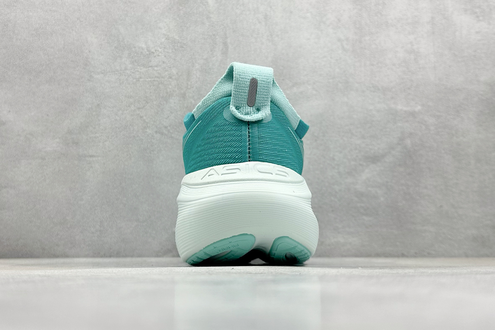  
Asics Gel-Nimbus 27 亚瑟士复古透气休闲鞋缓震男子耐磨跑步鞋 


尺码：36-