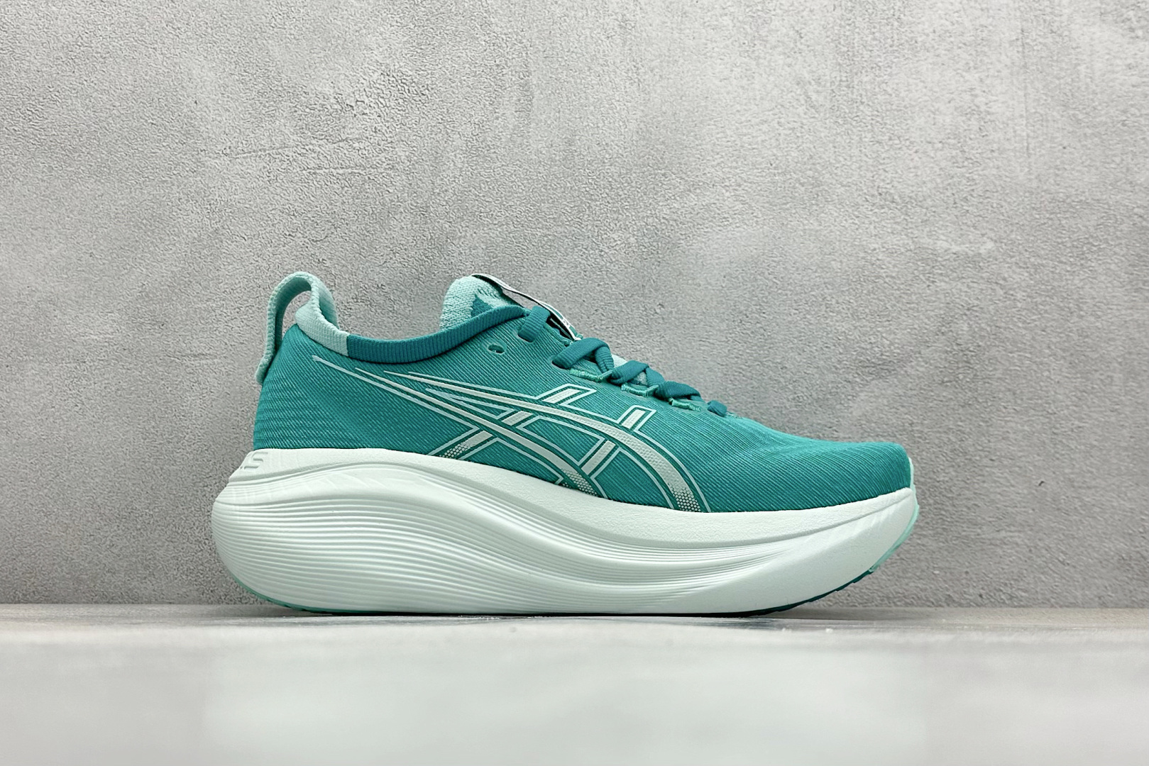  
Asics Gel-Nimbus 27 亚瑟士复古透气休闲鞋缓震男子耐磨跑步鞋 


尺码：36-