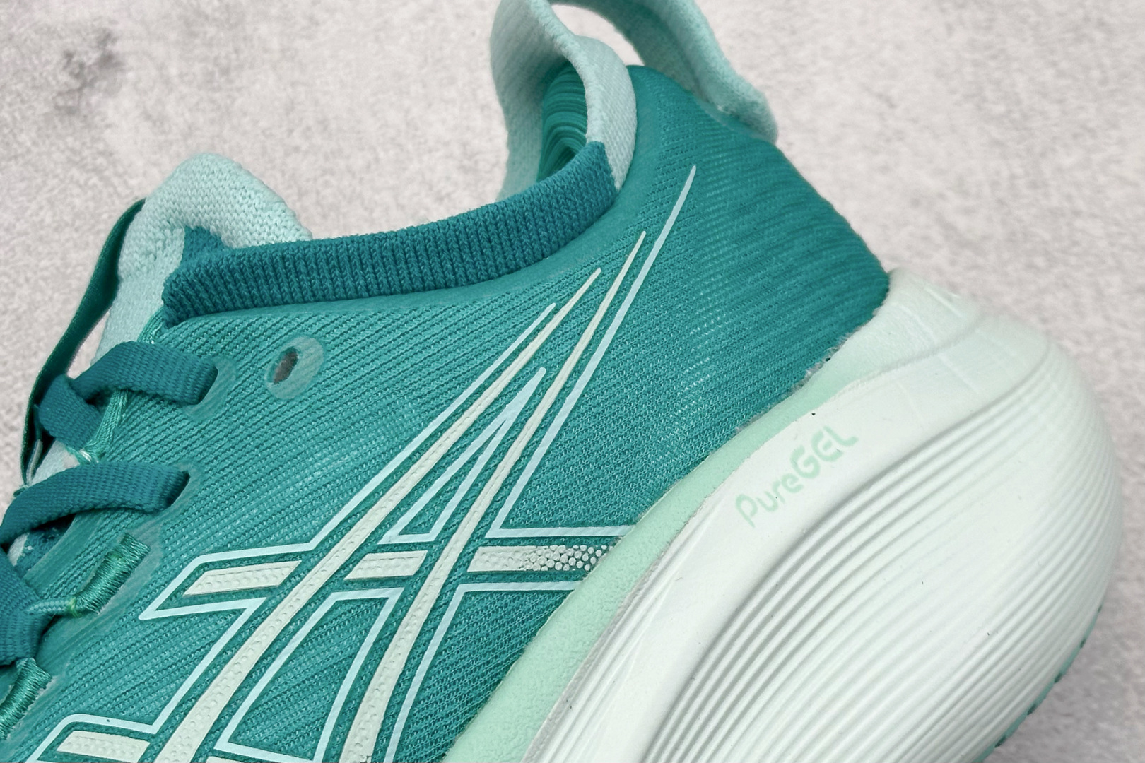  
Asics Gel-Nimbus 27 亚瑟士复古透气休闲鞋缓震男子耐磨跑步鞋 


尺码：36-