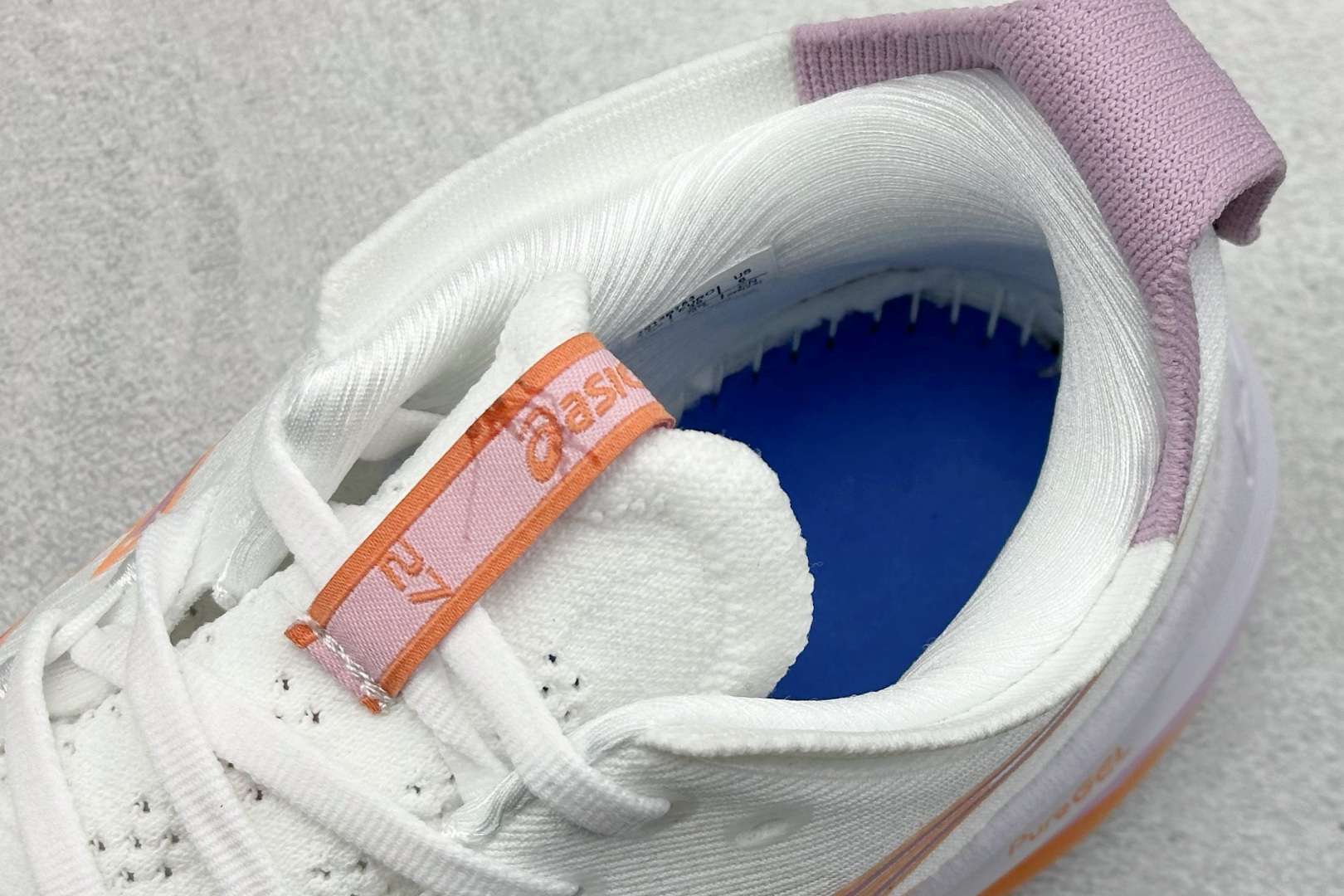  
Asics Gel-Nimbus 27 亚瑟士复古透气休闲鞋缓震男子耐磨跑步鞋 


尺码：36-
