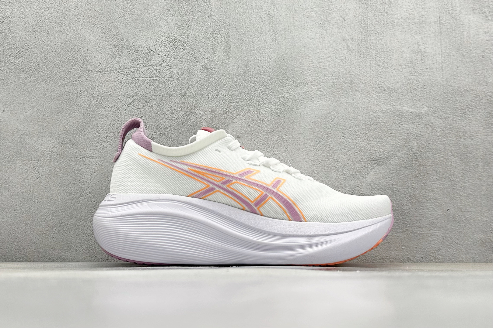  
Asics Gel-Nimbus 27 亚瑟士复古透气休闲鞋缓震男子耐磨跑步鞋 


尺码：36-