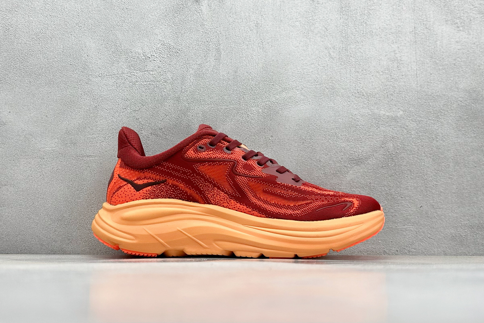  
W版 Hoka W CLIFTON 10 超轻厚底轻量跑步鞋
市售最高品质 原版开发 正确后跟细节 