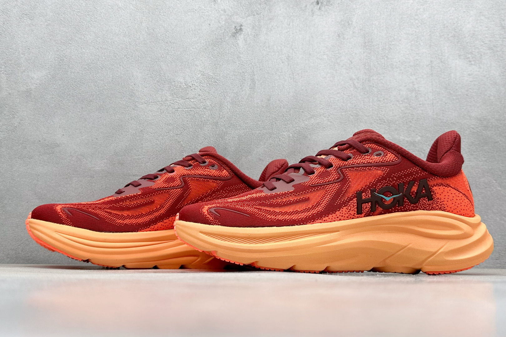 
W版 Hoka W CLIFTON 10 超轻厚底轻量跑步鞋
市售最高品质 原版开发 正确后跟细节 