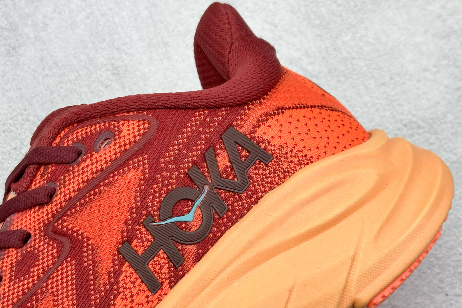  
W版 Hoka W CLIFTON 10 超轻厚底轻量跑步鞋
市售最高品质 原版开发 正确后跟细节 