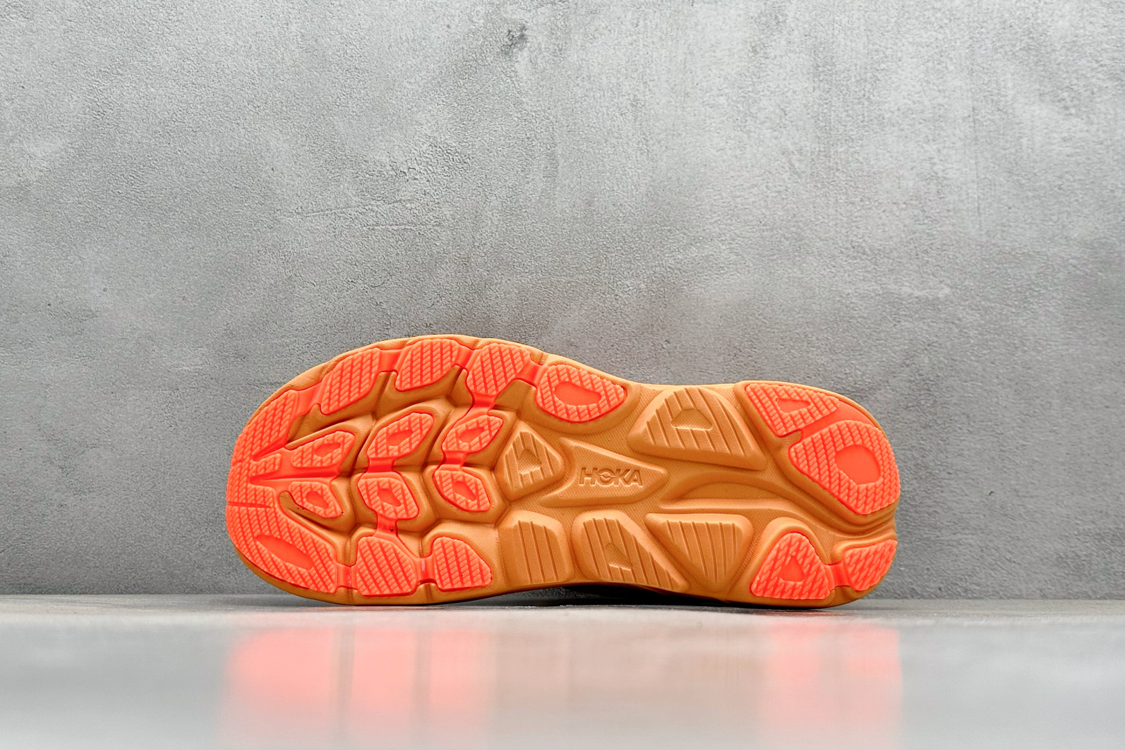  
W版 Hoka W CLIFTON 10 超轻厚底轻量跑步鞋
市售最高品质 原版开发 正确后跟细节 