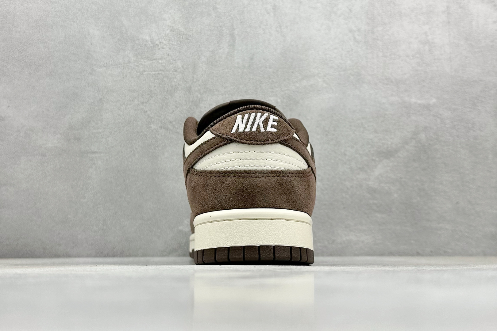  
史诗级性价比 NIKE SB Dunk Low 白褐
大厂出品 极力推荐
原装头层材料 独家版型蒸餾