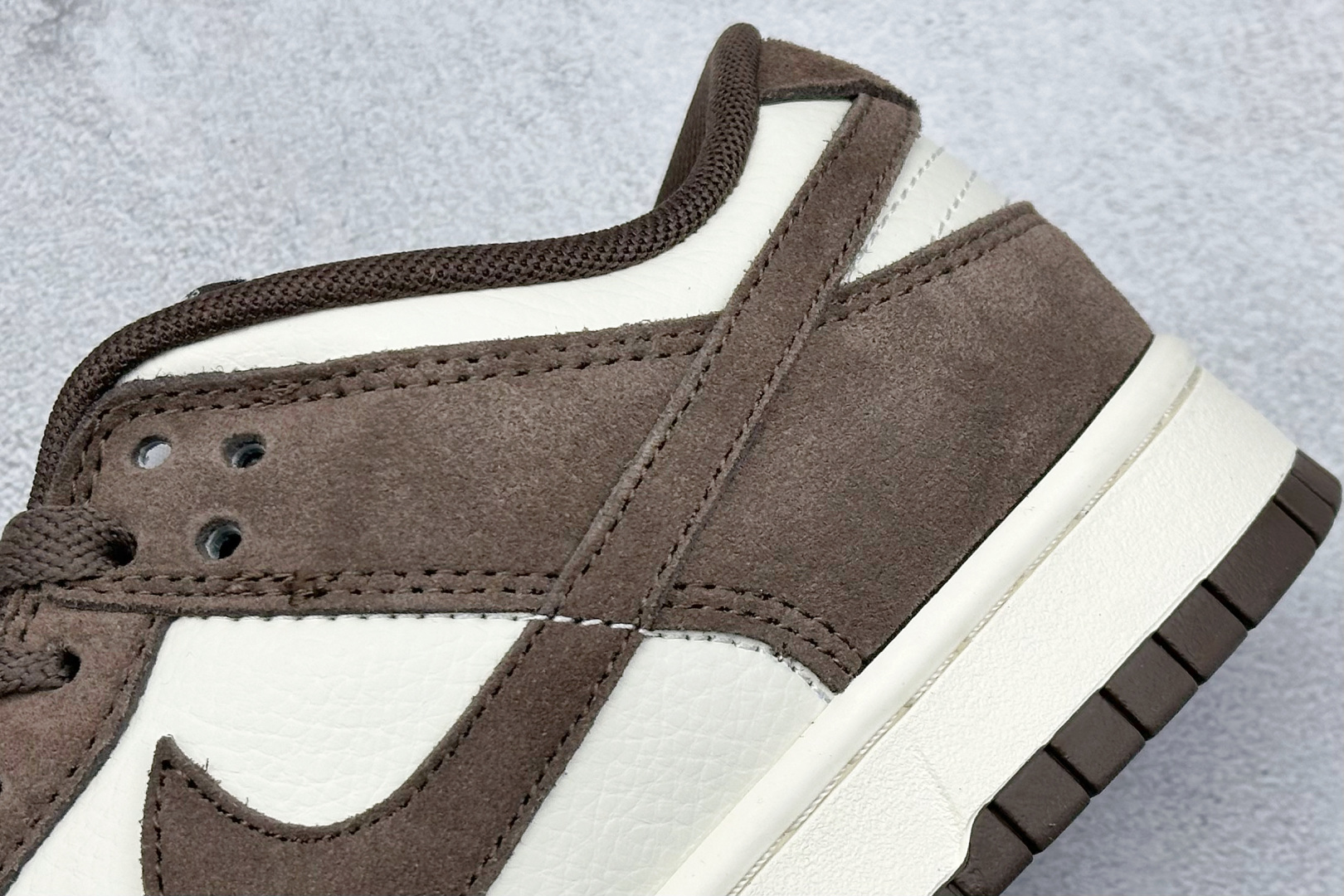  
史诗级性价比 NIKE SB Dunk Low 白褐
大厂出品 极力推荐
原装头层材料 独家版型蒸餾