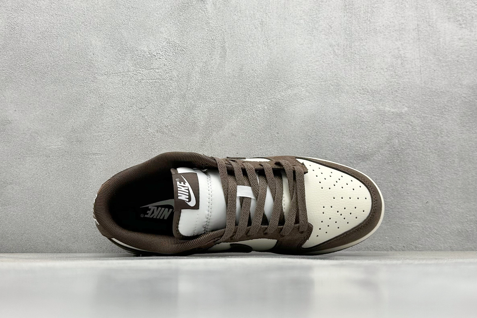  
史诗级性价比 NIKE SB Dunk Low 白褐
大厂出品 极力推荐
原装头层材料 独家版型蒸餾
