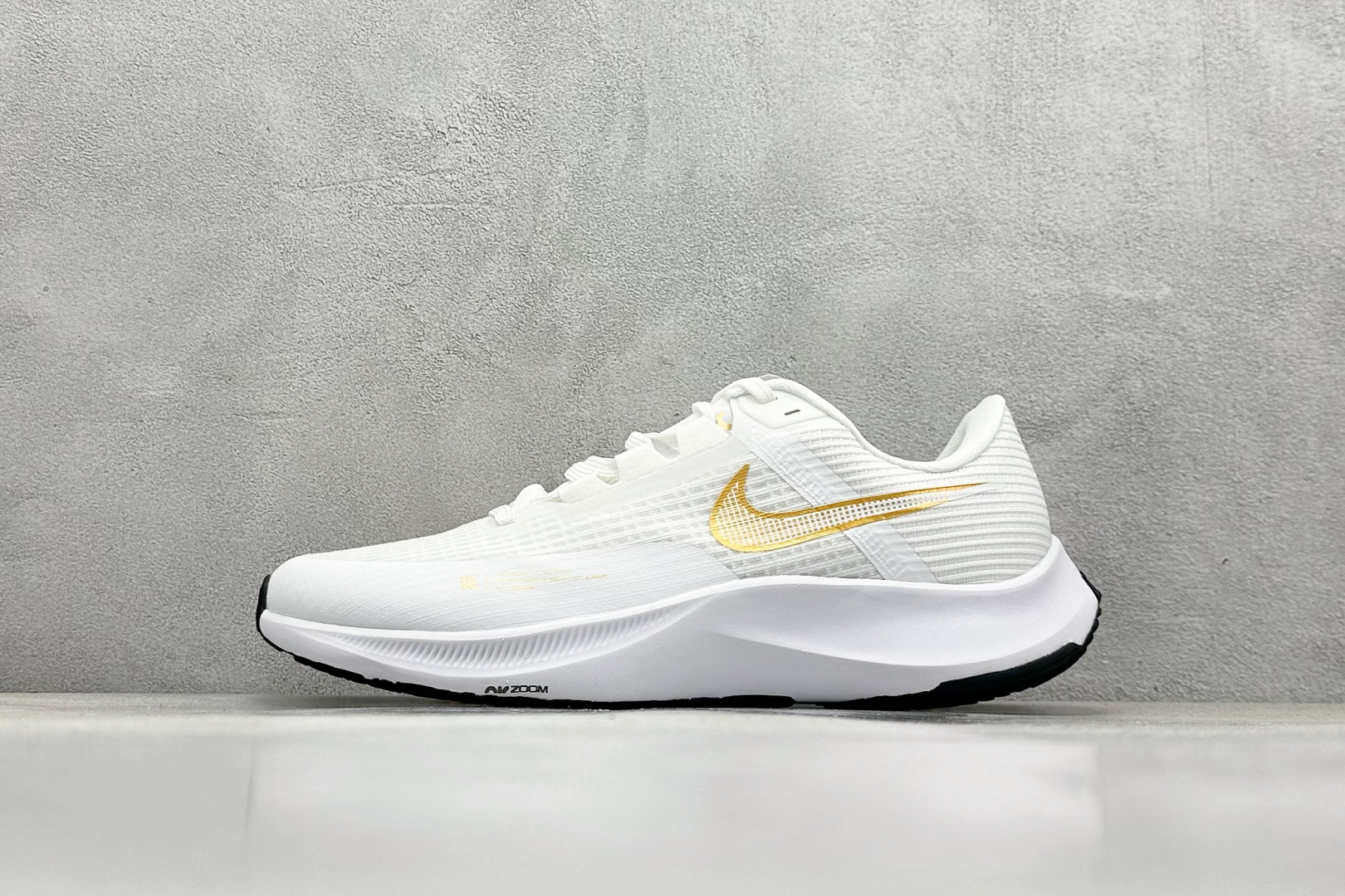纯原福利 
RS版 NIKE AIR Zoom RIVAL Fly 3. 超轻跑步鞋
织物减震轻盈跑步鞋