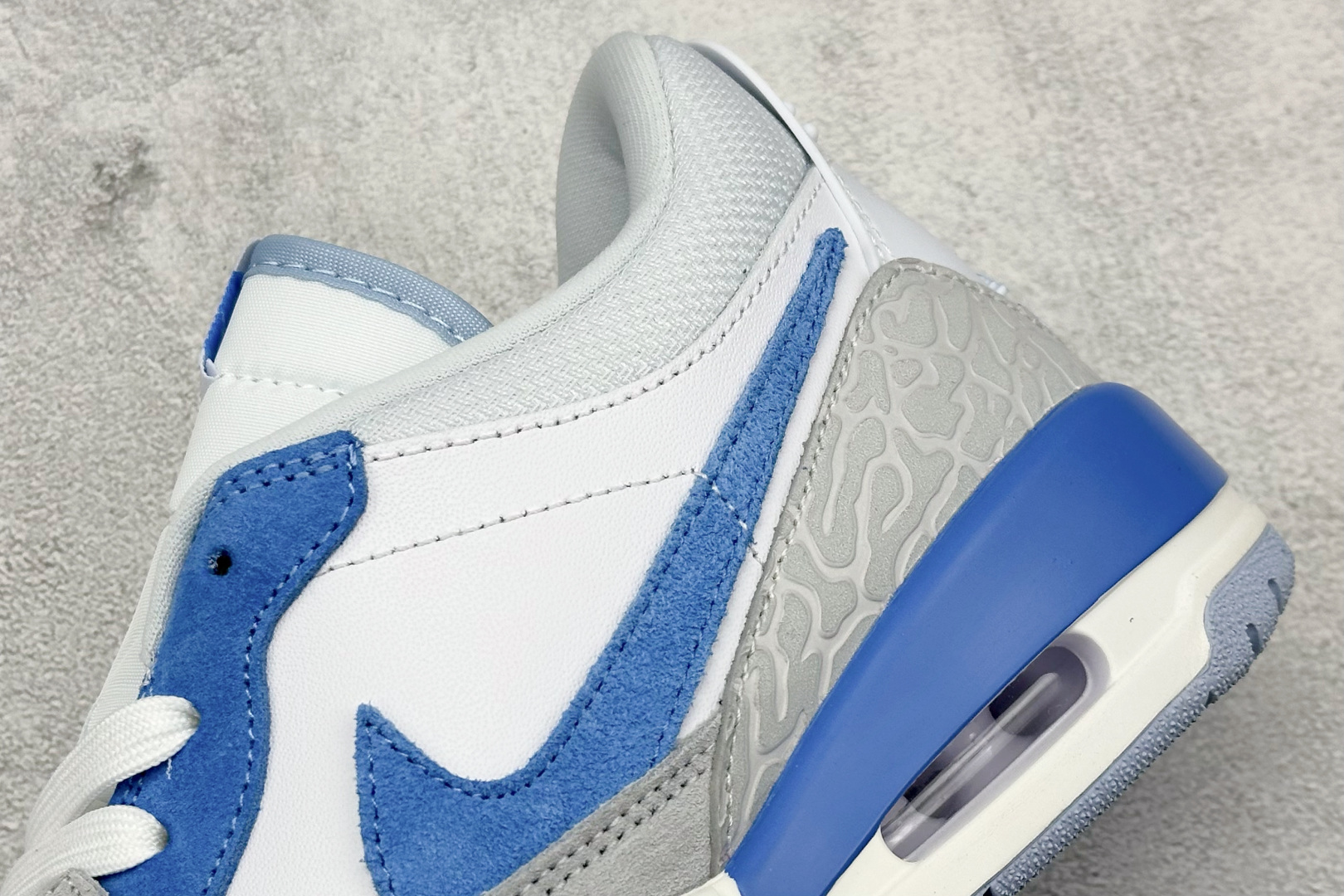  终端放店
最强312 Air Jordan Legacy 312 Low 
有着交错结合的设计，它的名