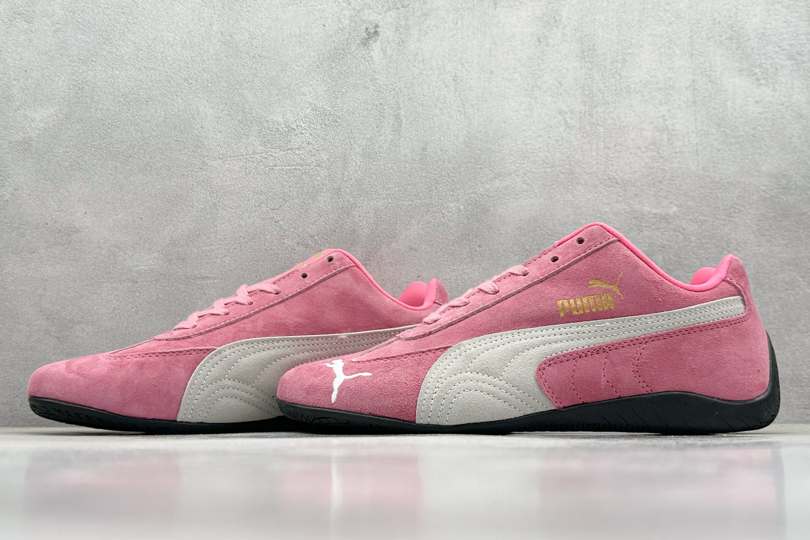  终端放店
Xs版 Puma Palermo OG  防滑耐磨低帮德训板鞋
孔眼底座和脚趾凸起由绒面革材