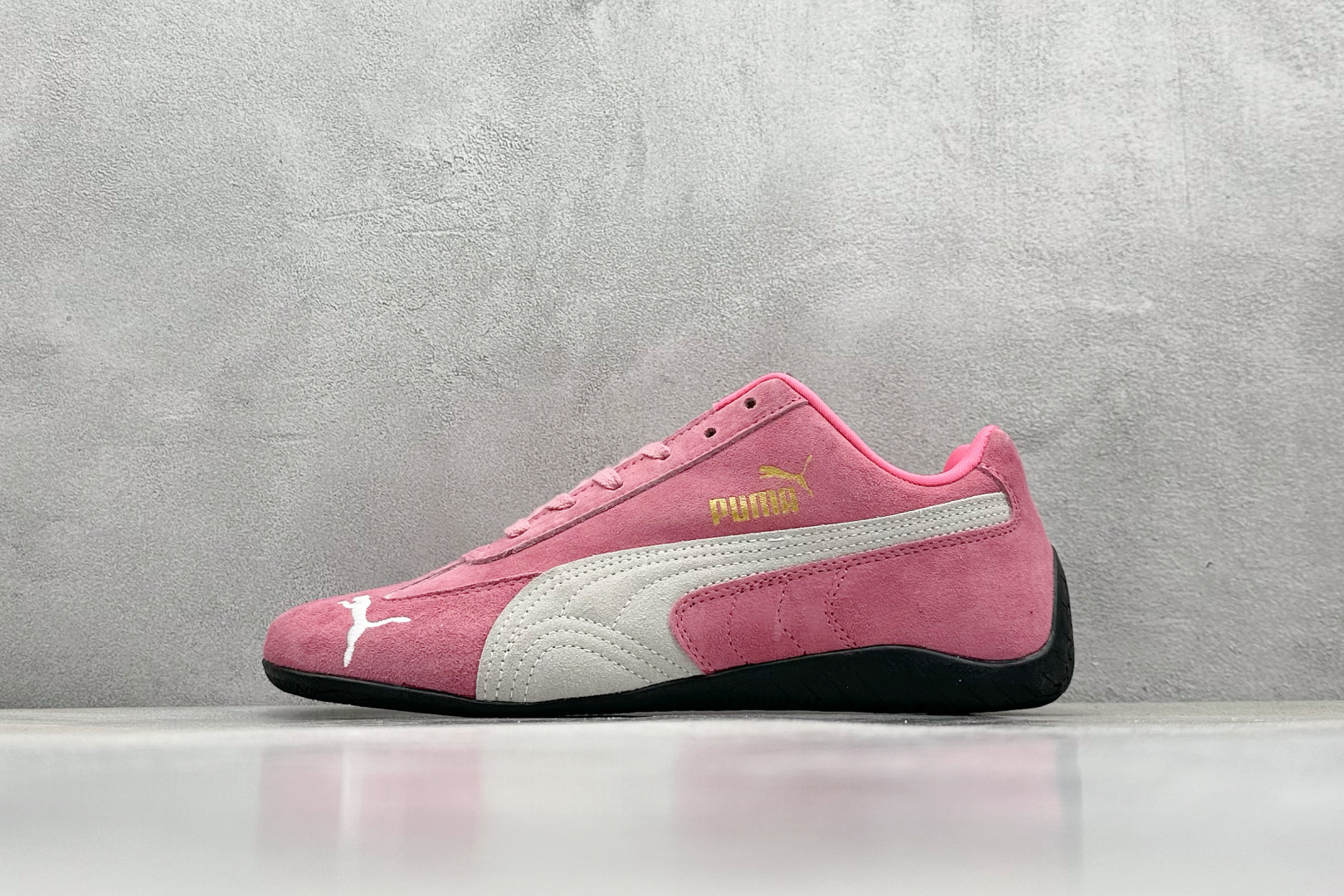  终端放店
Xs版 Puma Palermo OG  防滑耐磨低帮德训板鞋
孔眼底座和脚趾凸起由绒面革材