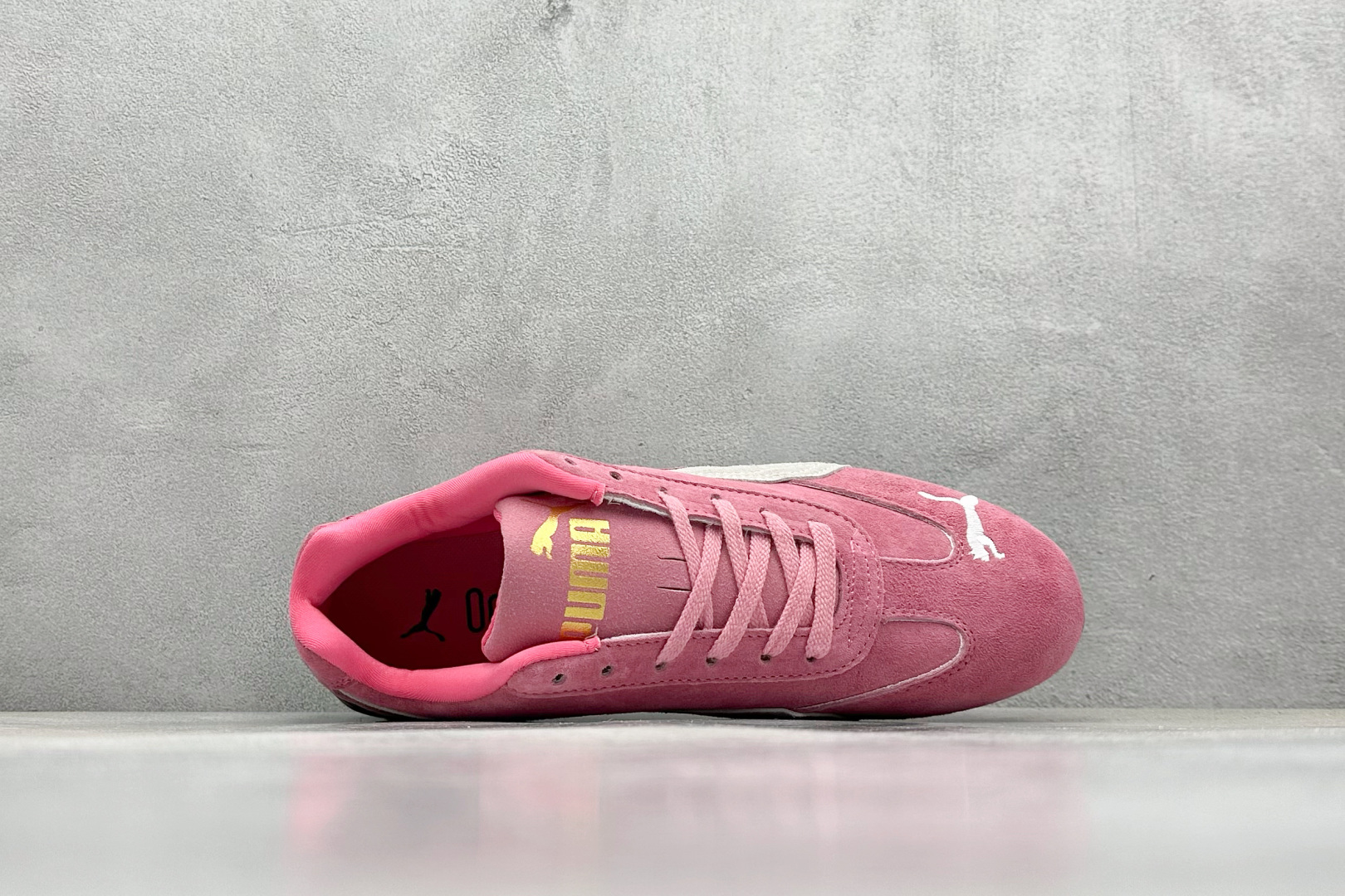  终端放店
Xs版 Puma Palermo OG  防滑耐磨低帮德训板鞋
孔眼底座和脚趾凸起由绒面革材