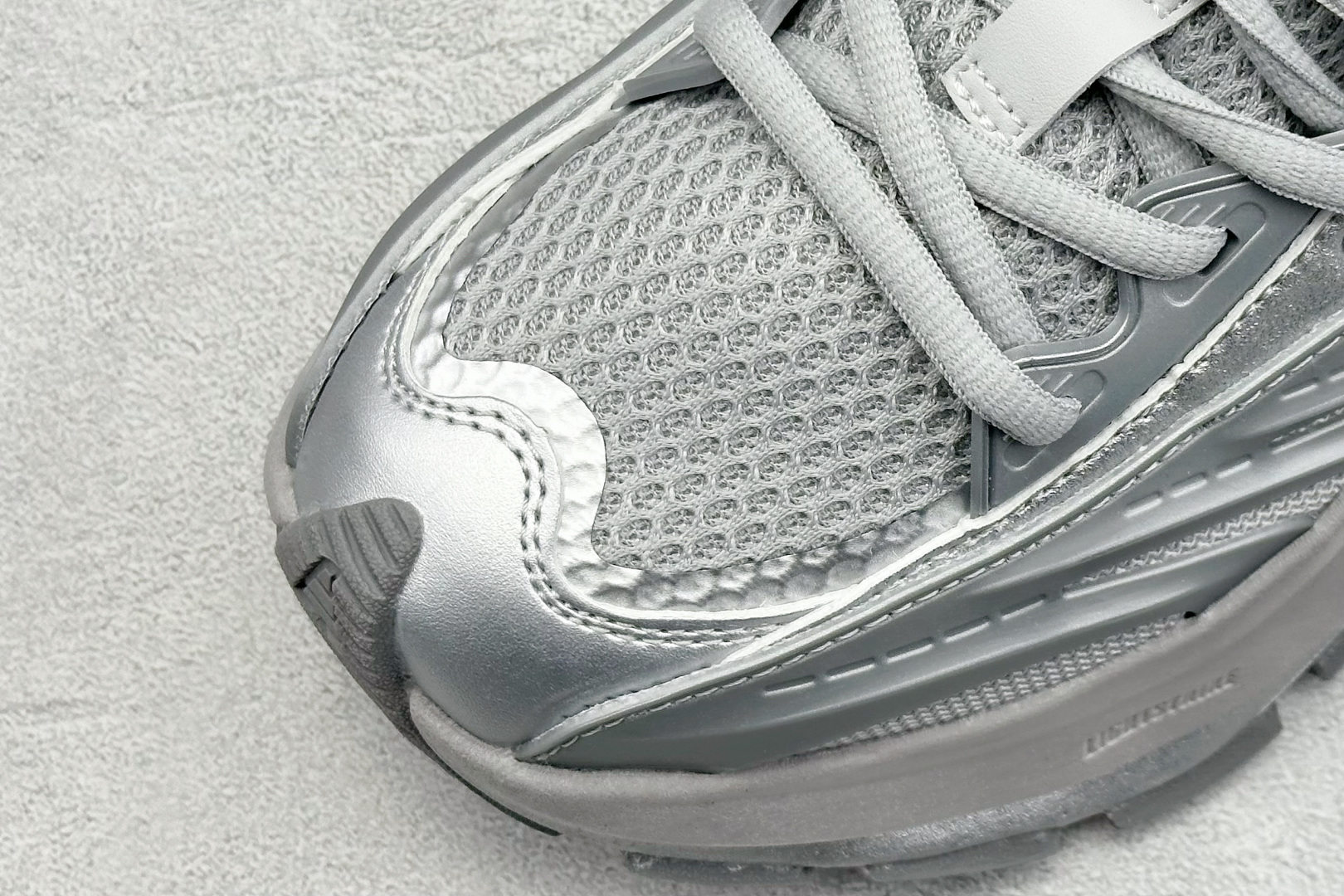  终端放店
XS版 Adidas Vento XLG MTW
复古休闲老爹鞋 官方同步上架 
鞋面是透气