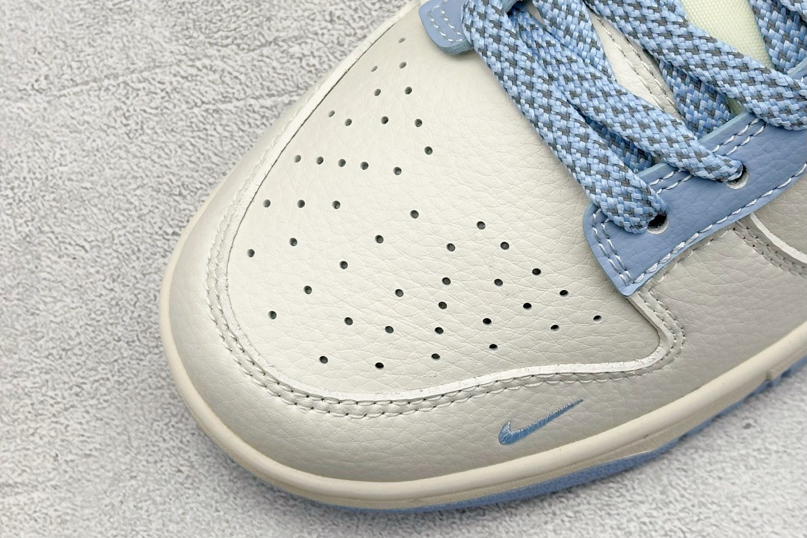  终端放店
XC版 Nike SB Dunk Low“石头岛Supreme联名——蔚蓝满天星”  周年高