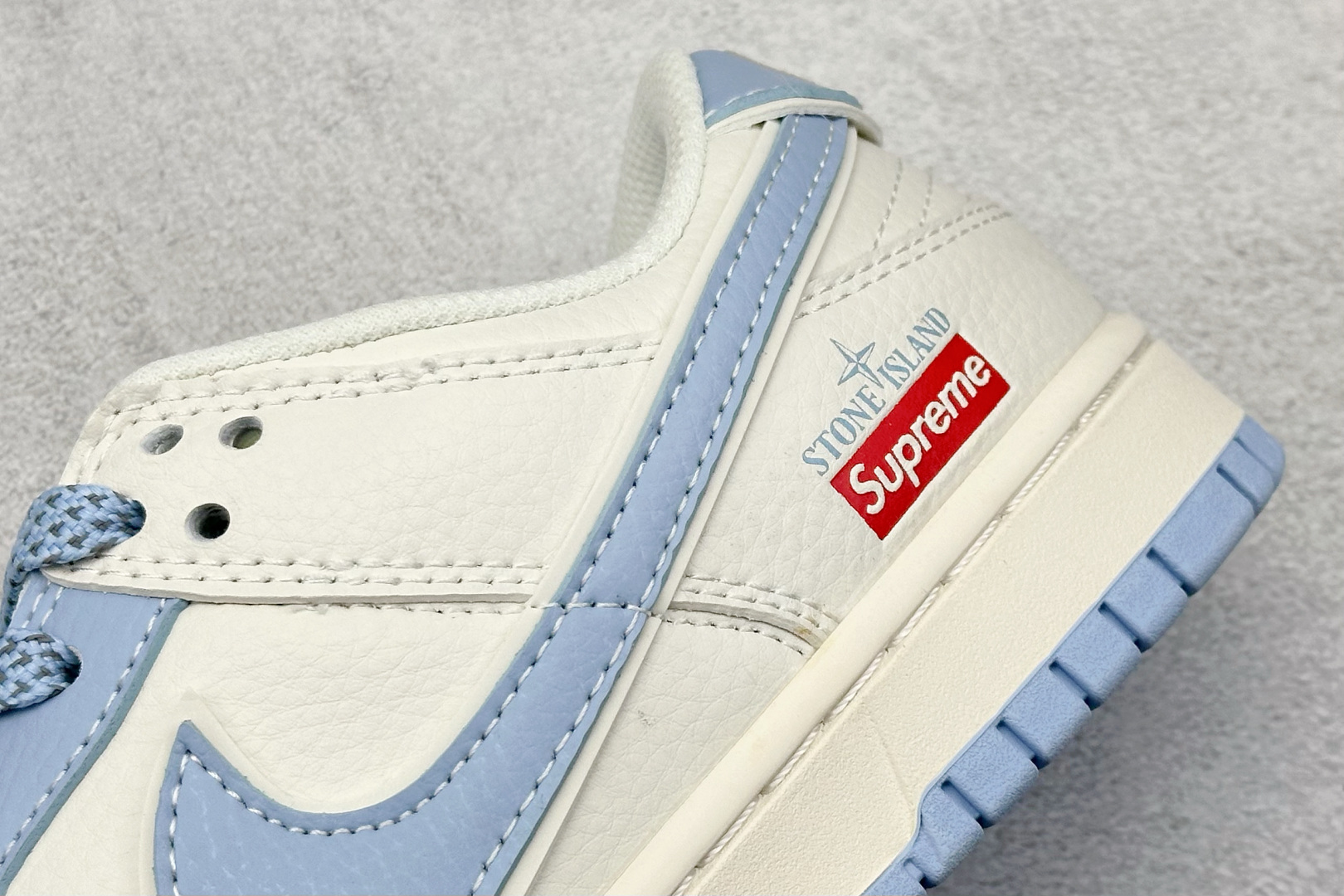  终端放店
XC版 Nike SB Dunk Low“石头岛Supreme联名——蔚蓝满天星”  周年高