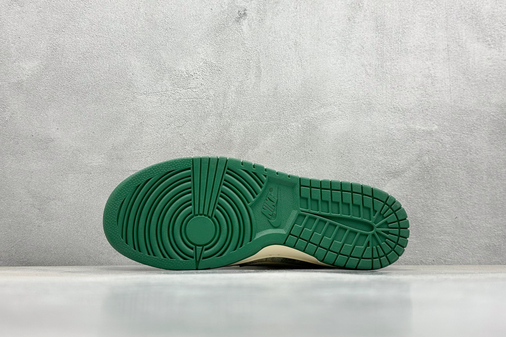  终端放店
XC版 Nike SB Dunk Low“ 冠希联名——米棕绿针织”  周年高端定制 低帮休