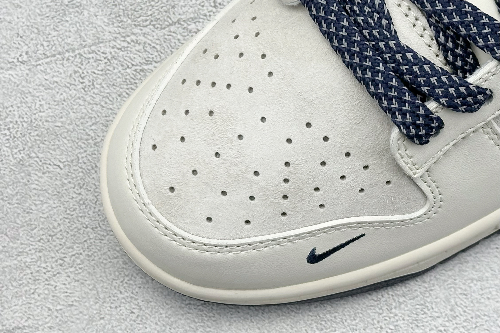  终端放店
XC版 Nike SB Dunk Low“ 斯图西联名——猪八米灰蓝”  周年高端定制 低帮
