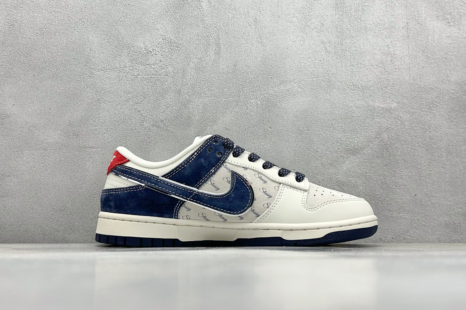  终端放店
XC版 Nike SB Dunk Low“ 斯图西联名——猪八米灰蓝”  周年高端定制 低帮