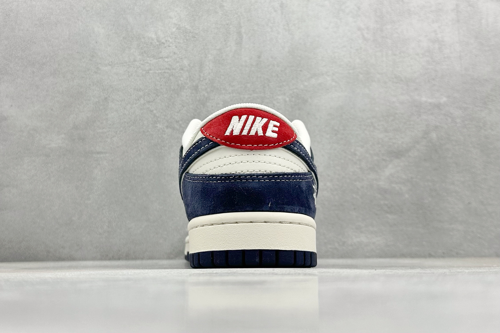  终端放店
XC版 Nike SB Dunk Low“ 斯图西联名——猪八米灰蓝”  周年高端定制 低帮