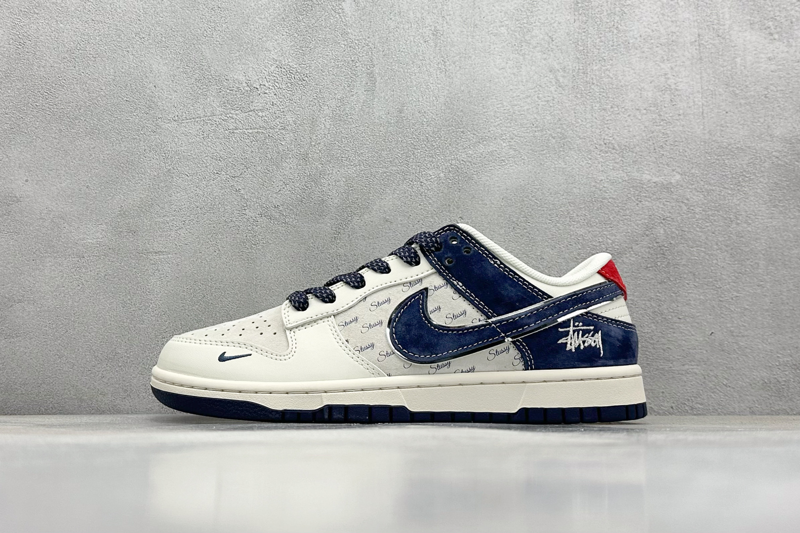  终端放店
XC版 Nike SB Dunk Low“ 斯图西联名——猪八米灰蓝”  周年高端定制 低帮